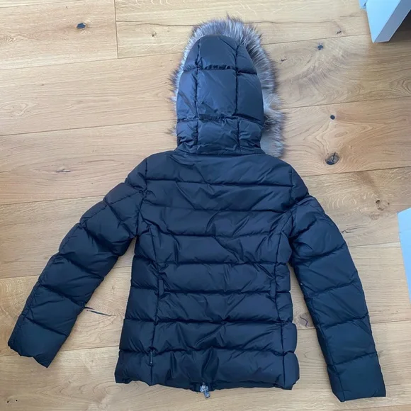 black moncler puffer jacket with fur. size 0 it's worn very little.